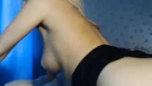 Silviax раздвигает половые губки, аж хочется облизнуть!