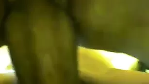 sexy-malishka насадилась на член парня