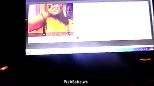 Красивая сучка в онлайн чате Deluxexxx попалась на камеру дрочера