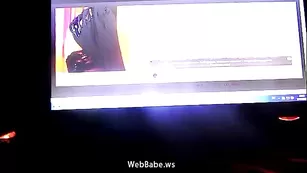 Красивая сучка в онлайн чате Deluxexxx попалась на камеру дрочера