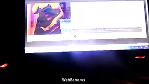 Красивая сучка в онлайн чате Deluxexxx попалась на камеру дрочера