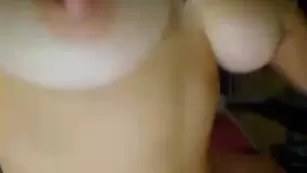 Обалденная самка AlanaBi ласкает пилотку перед вебкой