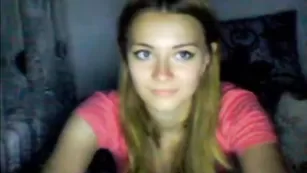 anasteisha19 возбужденная малышка сует пальчик в анал