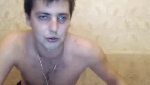 Парнишка Raymon_VS_Mel изящно вылизал подруге бритую киску