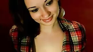 Горячая сучка BabyAnnA сексуально общается на камеру