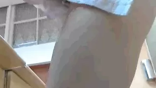 Училка J_A_I_N_A мастурбирует в школе во время перемены