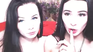 YoungChiks классные сучки эротично выгибаются