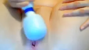 Огненная бикса WiredPussyy владеет классной мастурбацией клитора