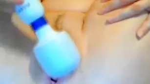 Огненная бикса WiredPussyy владеет классной мастурбацией клитора