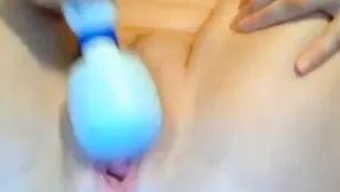 Огненная бикса WiredPussyy владеет классной мастурбацией клитора