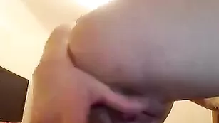 Зажигательная соска Stacy_Doll жарко ласкается в уютной квартире