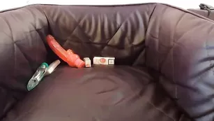 Милая самочка Bubblekush7 трахает себя пальчиками