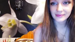 Скромная шлюшенция milena577 рассказывает на камеру интересные истории