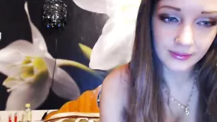 Скромная шлюшенция milena577 рассказывает на камеру интересные истории