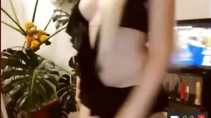 Очень сексуальная Alikakiss сняла эротичную униформу