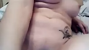 Сисястая кроха Myriamm растопырила батоны и раскрепостилась благодаря вагинальной мастурбации