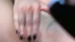 Сочная брюнетка WEB154 долбит киску фаллосом