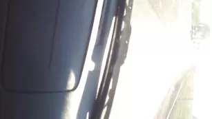 Шлюха сосет в машине