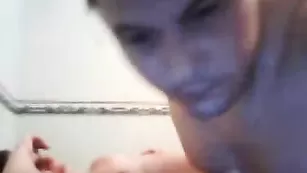 Чувак делает куни беременной телке