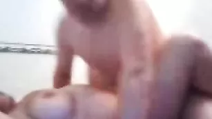 Чувак делает куни беременной телке