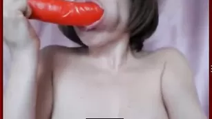 Озорная куртизанка Masha88 куролесит с длинным фаллосом