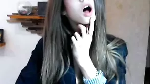 KatrinaDollX дрочит крупным планом