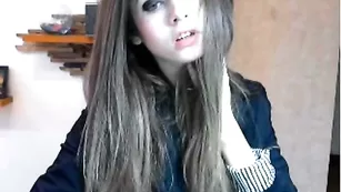 KatrinaDollX дрочит крупным планом