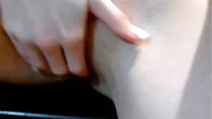 KatrinaDollX дрочит крупным планом