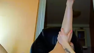 Cutebabybee телка с дорожкой на пилотке