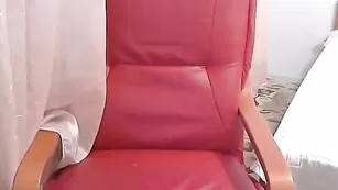 KarisaTITS кудрявая красотка трет свой клитор