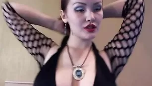 Гламурная чикса PinkDiamond восторженно мацает вагину