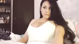 Dayaanna латинка гладит клитор