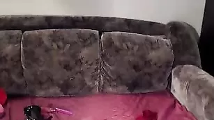 Чертовски сексуальная кокетка BattyLee будоражит развратным видом