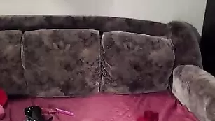 Чертовски сексуальная кокетка BattyLee будоражит развратным видом