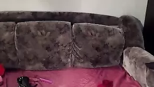 Чертовски сексуальная кокетка BattyLee будоражит развратным видом