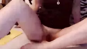 Пожилая блондинка Viviena показывает свою киску