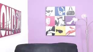 Niley_hott сосет длинный резиновый член