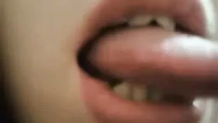 Плоская девица Edinstvena ехидно проворачивает пальчики в попке