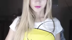 Очаровательная малышка Anik201 во фри чате