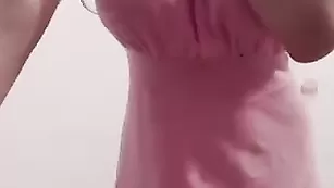 Грудастая кобыла Princess_yasmine раздевается до трусиков