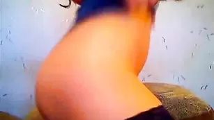 Соблазнительная стерва rihannaxxx заводит классной попкой