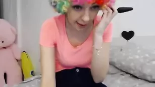 Молодые телочки Sexxylorry занимаются анальной дрочкой