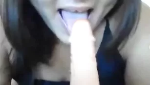 AsianJane пышная азиатка сосет дилдо