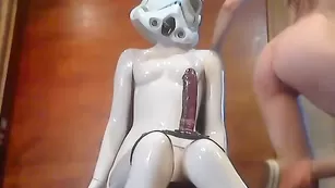 Роскошная курва Elisadeathnaked трахает бритую пизду