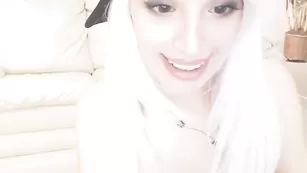 Замечательная пассия Cherrycrush показывает сиськи