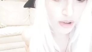 Замечательная пассия Cherrycrush показывает сиськи