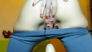 Удивительная цыпочка cpl4you12 прыгает на страпоне словно попрыгунчик