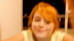 Молодая сучка Arianajolie ласкает бритую пизду