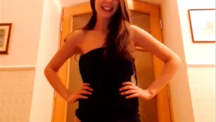 SexySabotage Alibbi в новой квартире показывает стриптиз