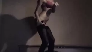 Привлекательная курва KillersTits показывает нижнее белье